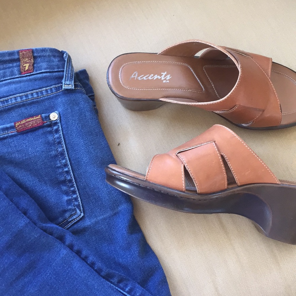 Accent tan mule sandals